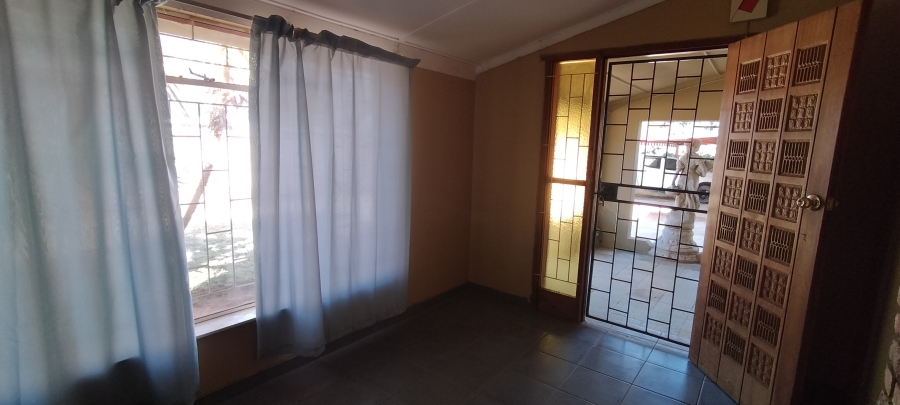 5 Bedroom Property for Sale in Jan Kempdorp Northern Cape